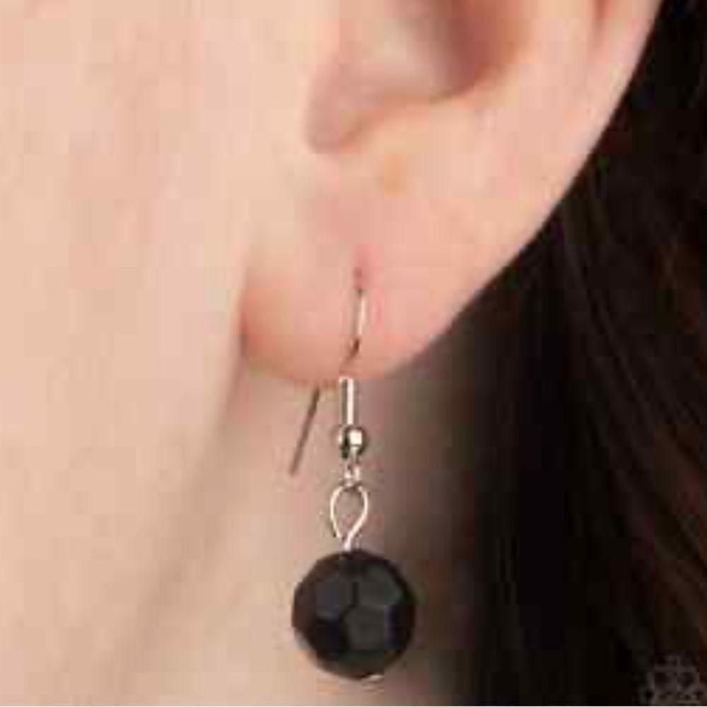 Elegant Black Beaded Earrings M464